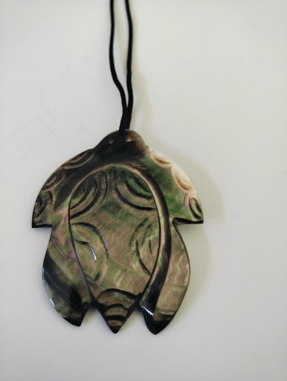 Vintage Hand-Carved Black Mother of Pearl Sea Turtle Pendant Necklace